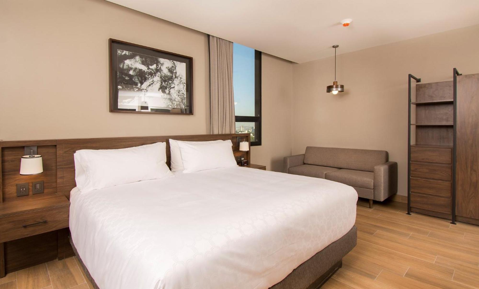 Staybridge Suites - Guadalajara Novena By Ihg Екстериор снимка