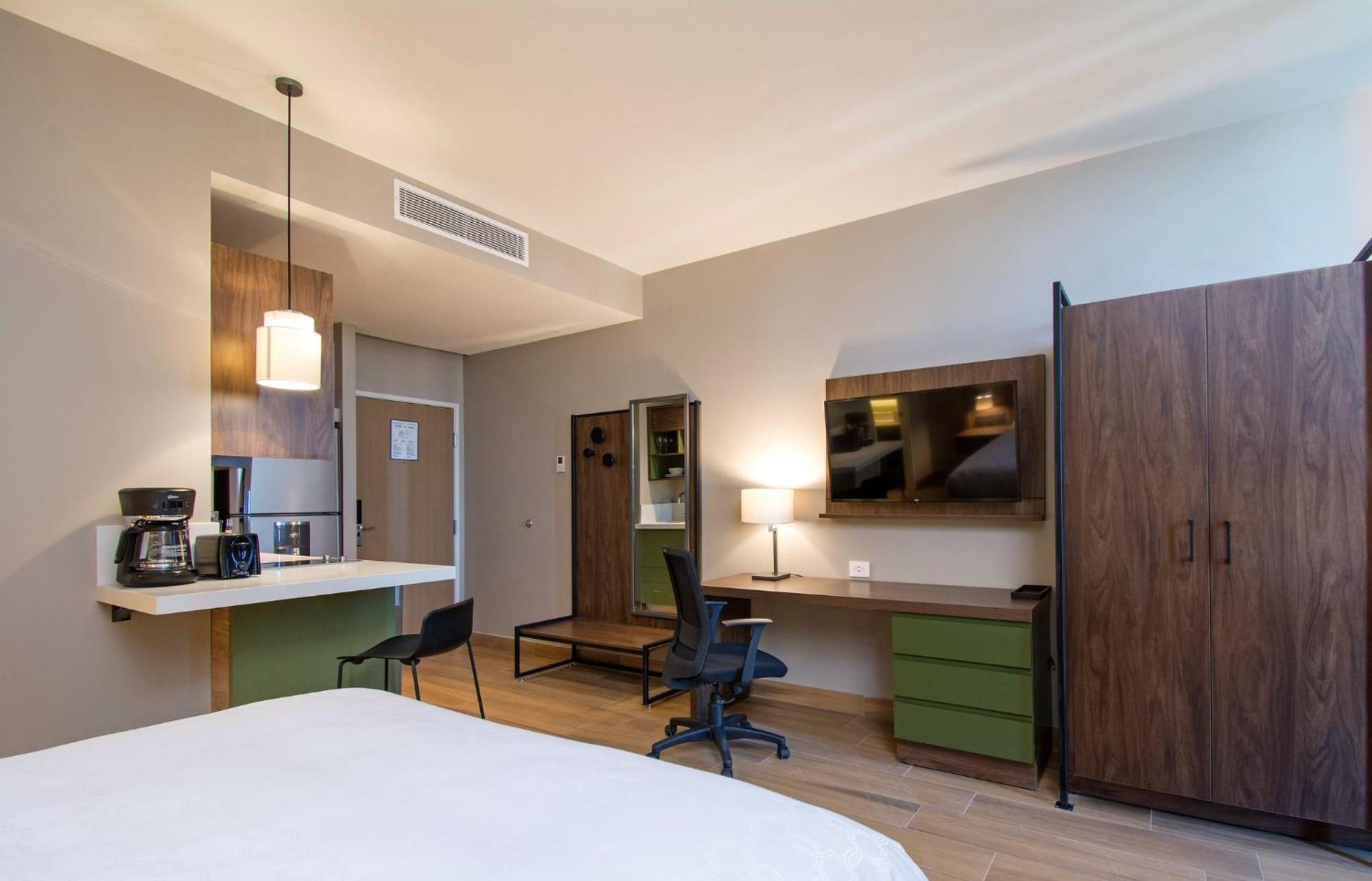 Staybridge Suites - Guadalajara Novena By Ihg Екстериор снимка