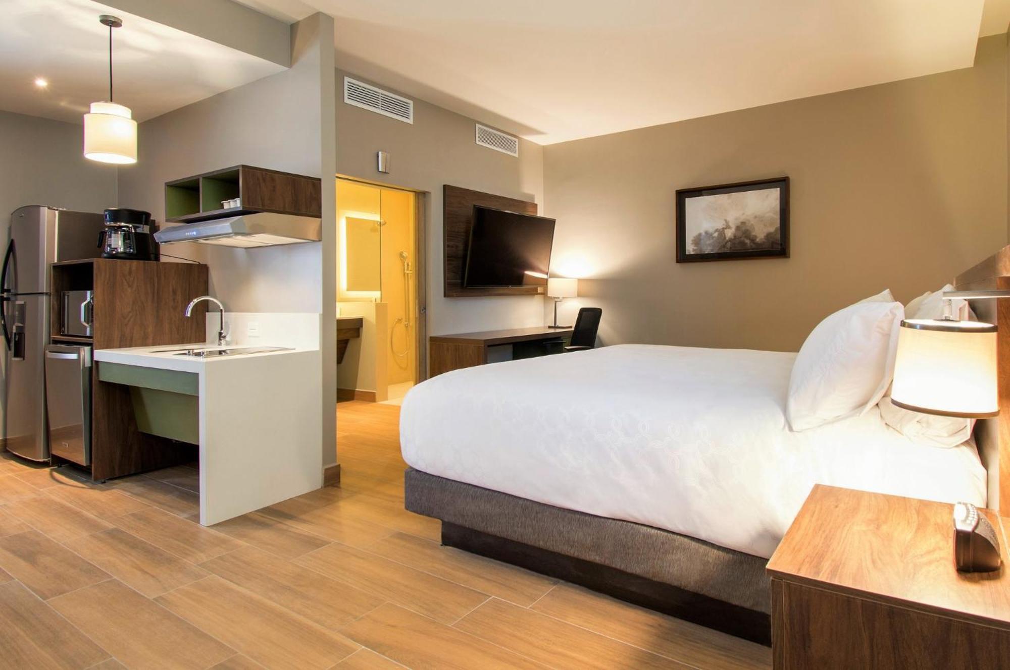 Staybridge Suites - Guadalajara Novena By Ihg Екстериор снимка