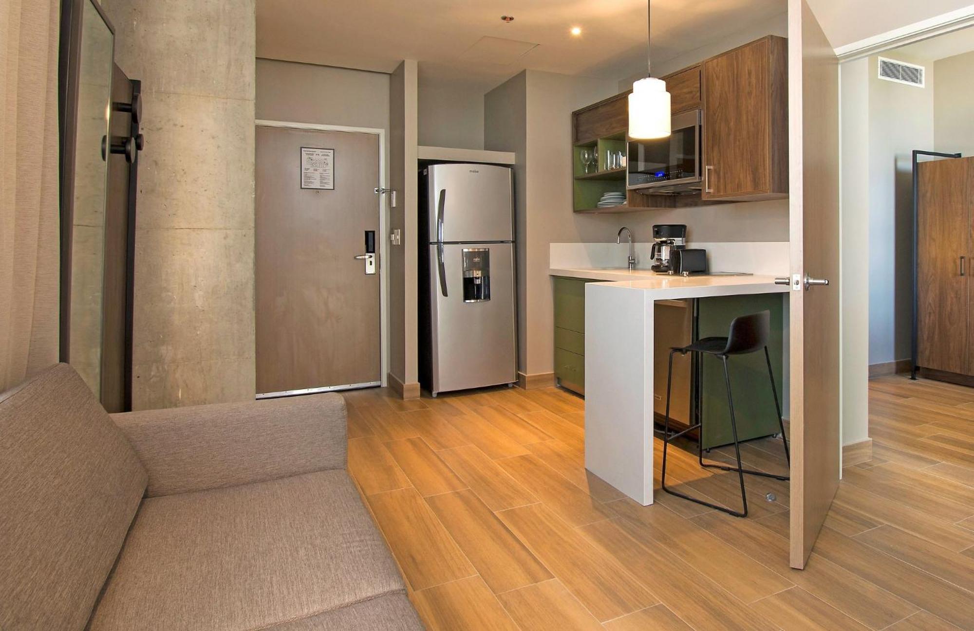 Staybridge Suites - Guadalajara Novena By Ihg Екстериор снимка