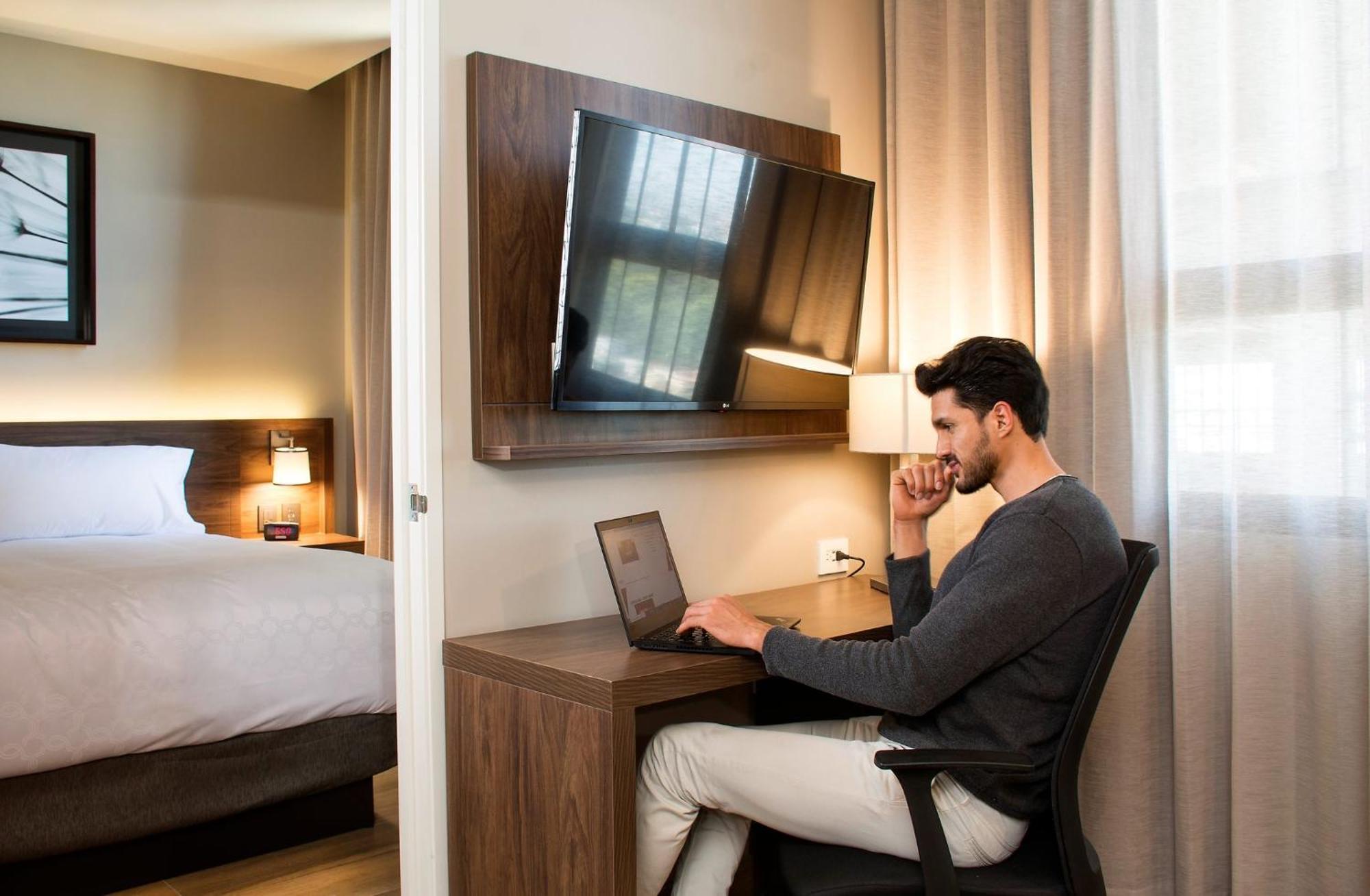 Staybridge Suites - Guadalajara Novena By Ihg Екстериор снимка