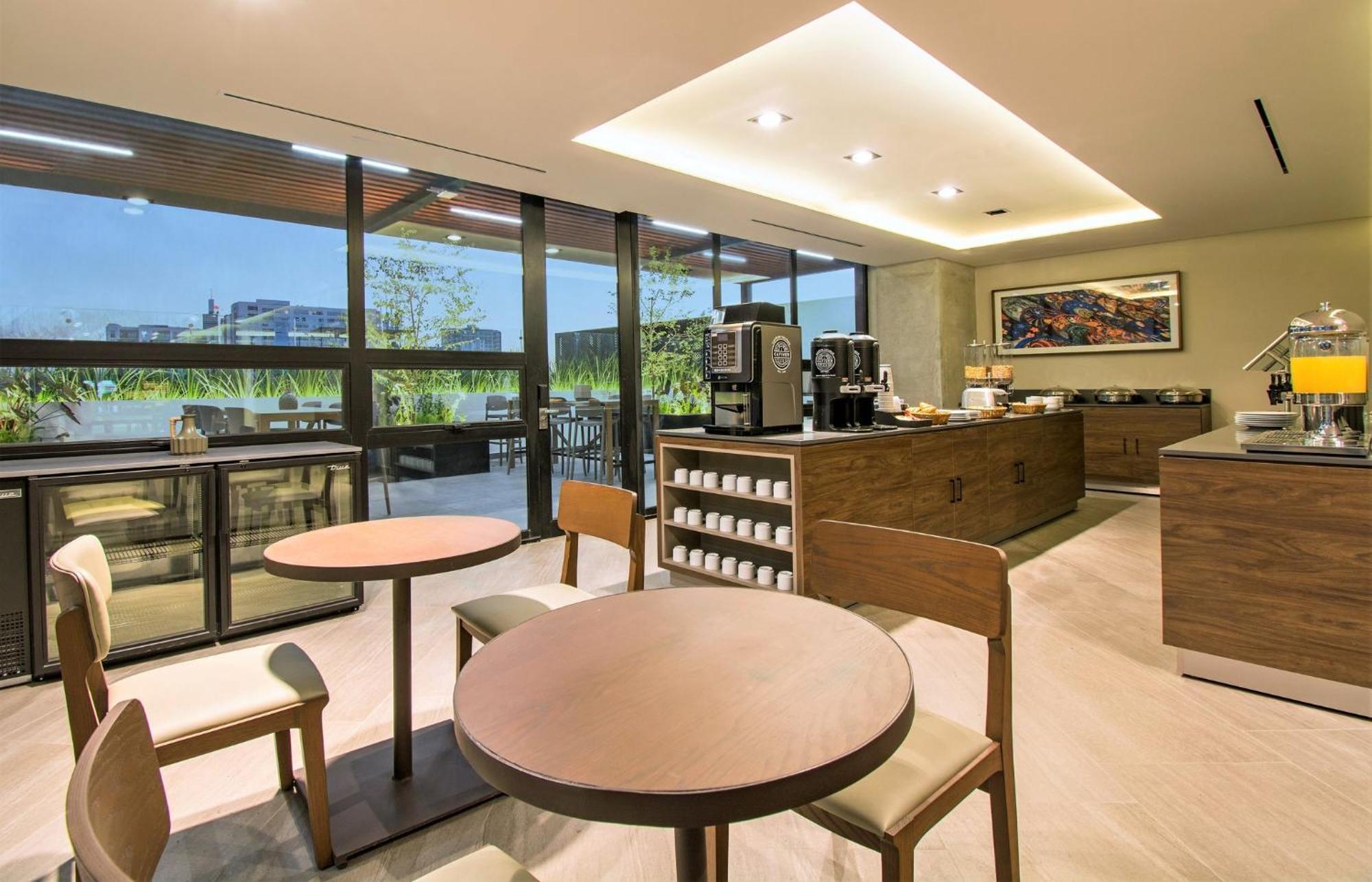 Staybridge Suites - Guadalajara Novena By Ihg Екстериор снимка