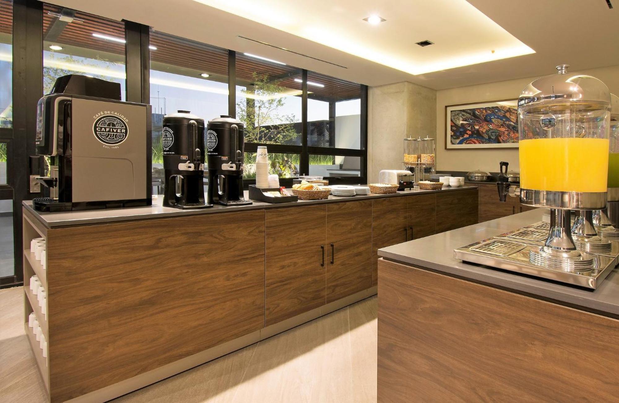 Staybridge Suites - Guadalajara Novena By Ihg Екстериор снимка